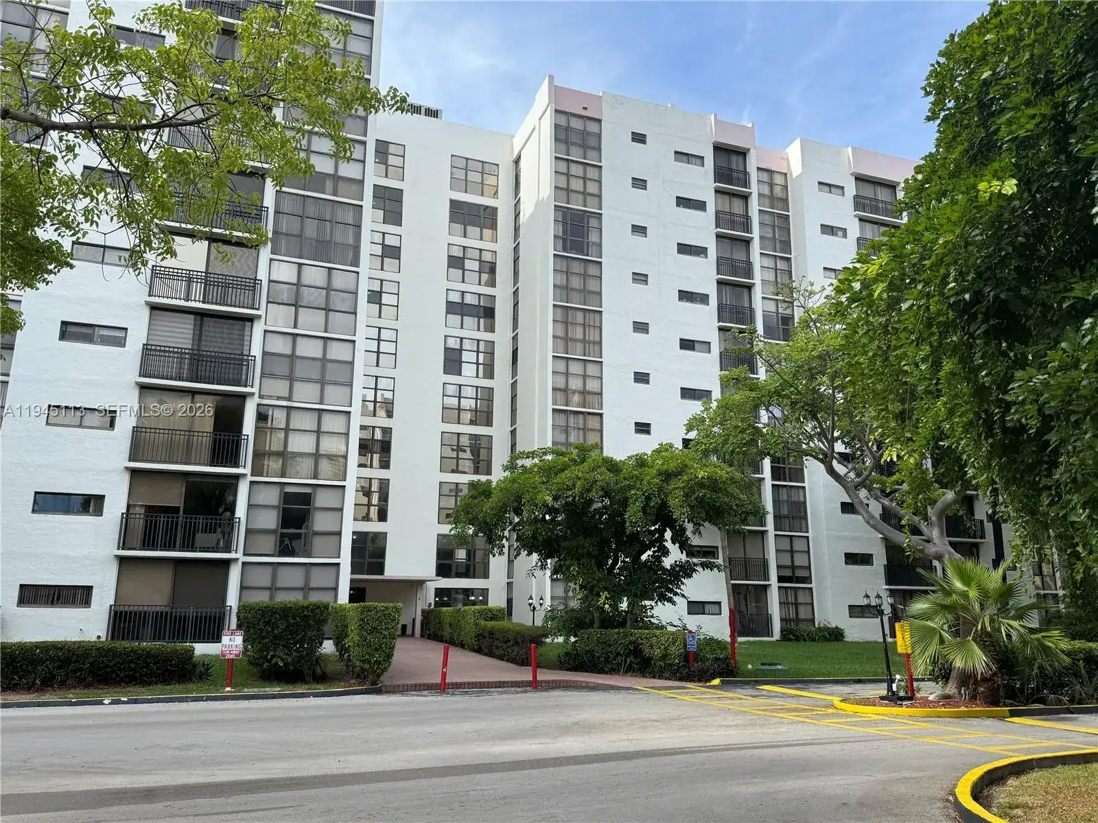 1 bedroom 1 bath Residential for sale at 17021 N Bay Rd # 222, Sunny Isles Beach FL 33160