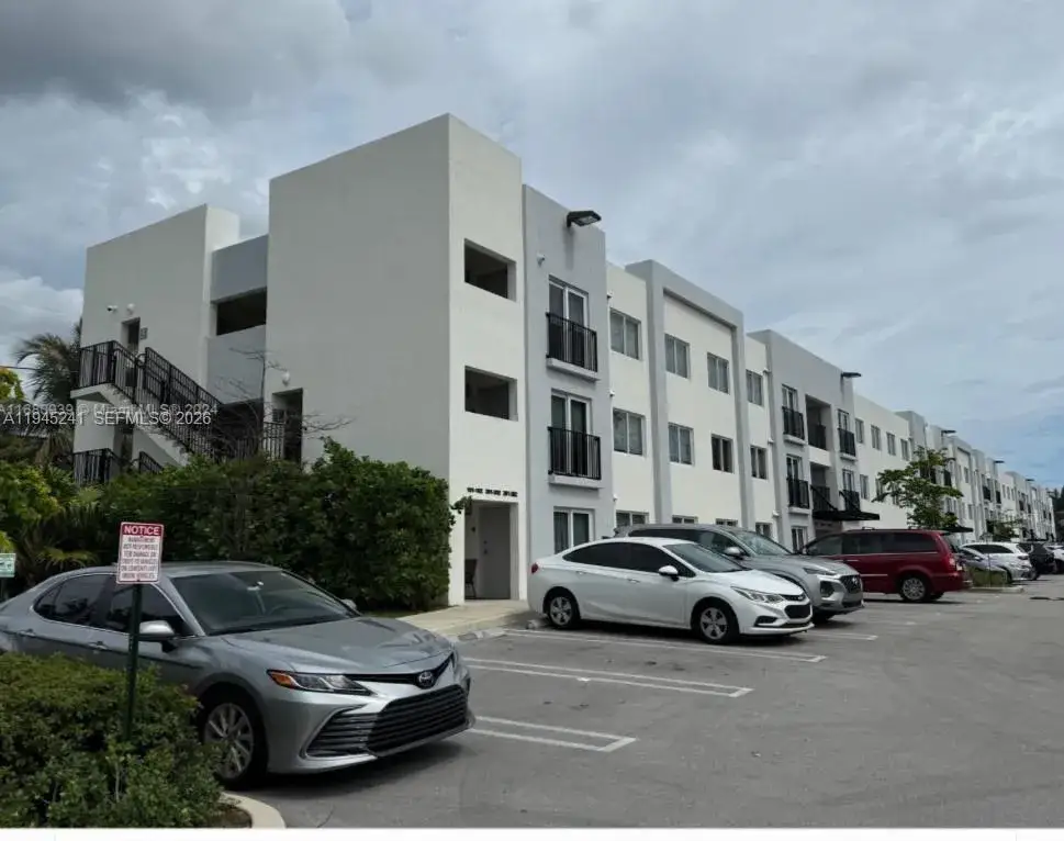 2 bedroom 2 bath Residential Lease for rent at 14752 NE 6th Ave # 305, Miami FL 33161