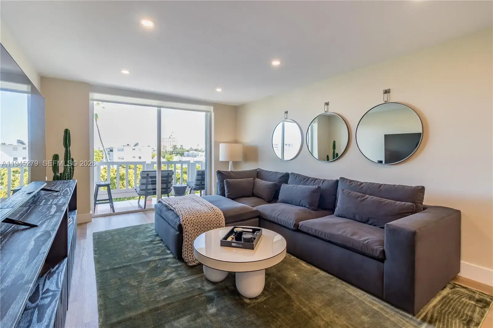 1 bedroom 1 bath Residential for sale at 910 Michigan Ave # 502, Miami Beach FL 33139