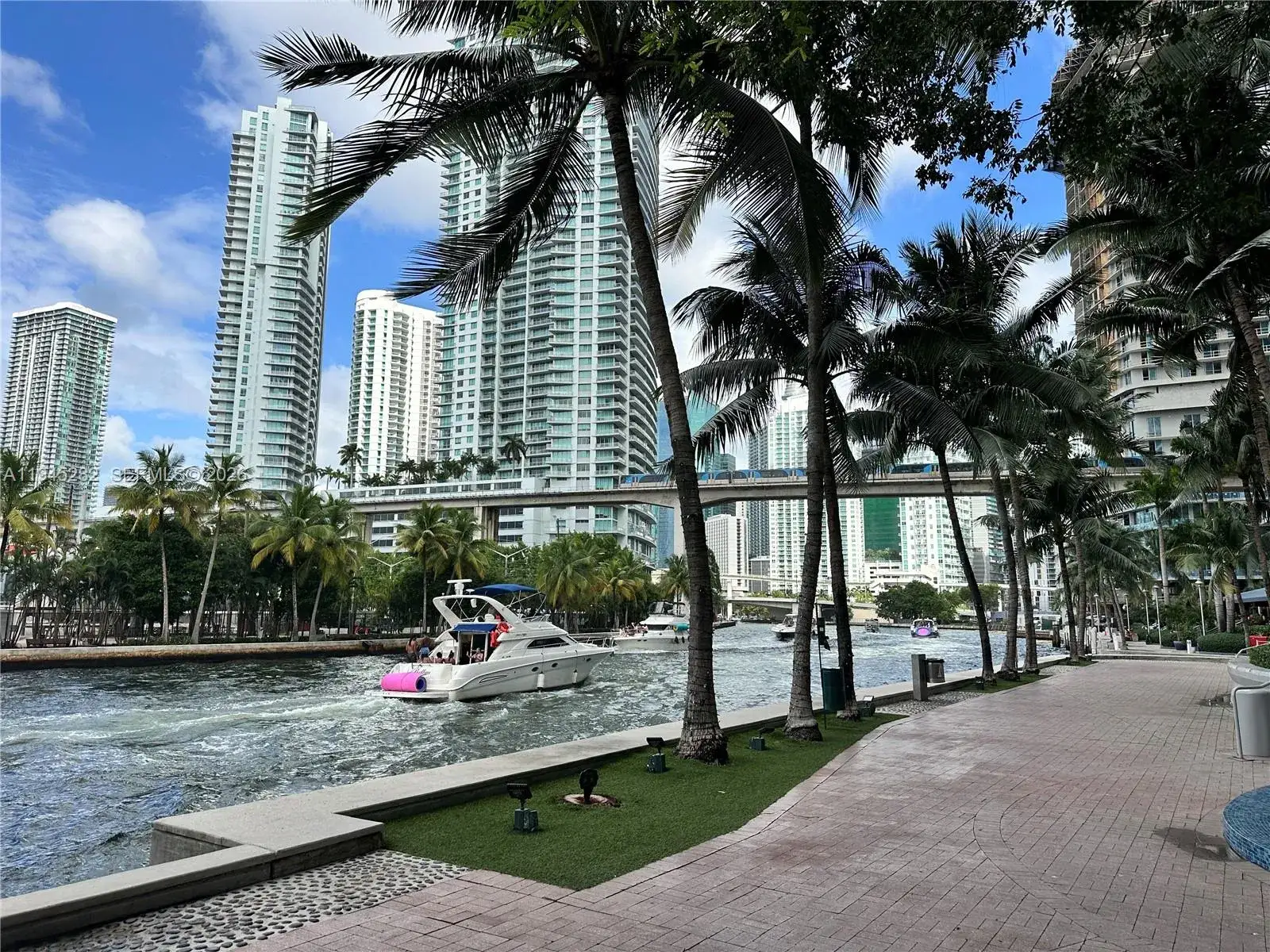 1 bedroom 1 bath Residential for sale at 185 SW 7th St # 3704, Miami FL 33130