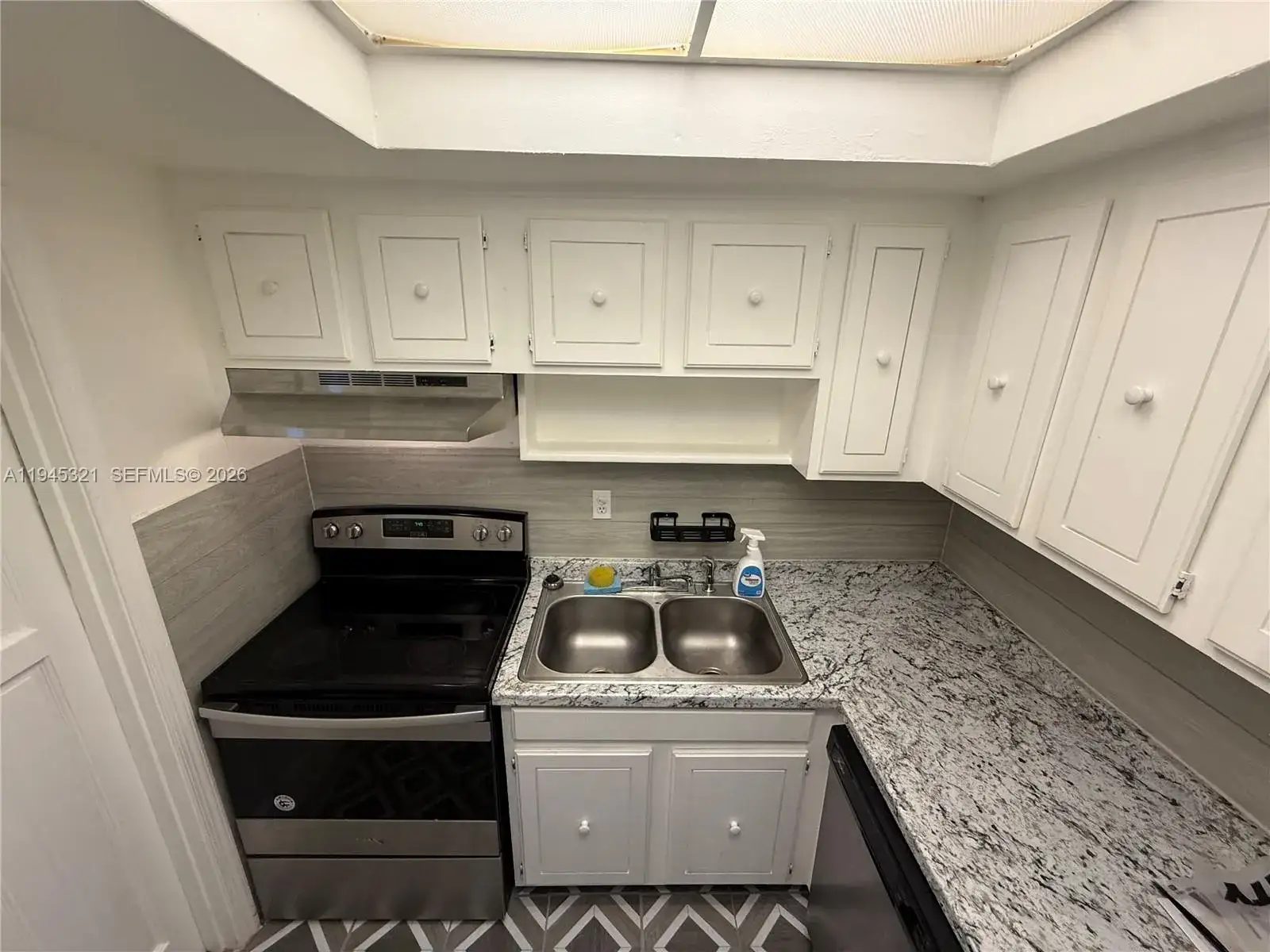 1 bedroom 1 bath Residential Lease for rent at 1535 SE 15th St # 202, Fort Lauderdale FL 33316