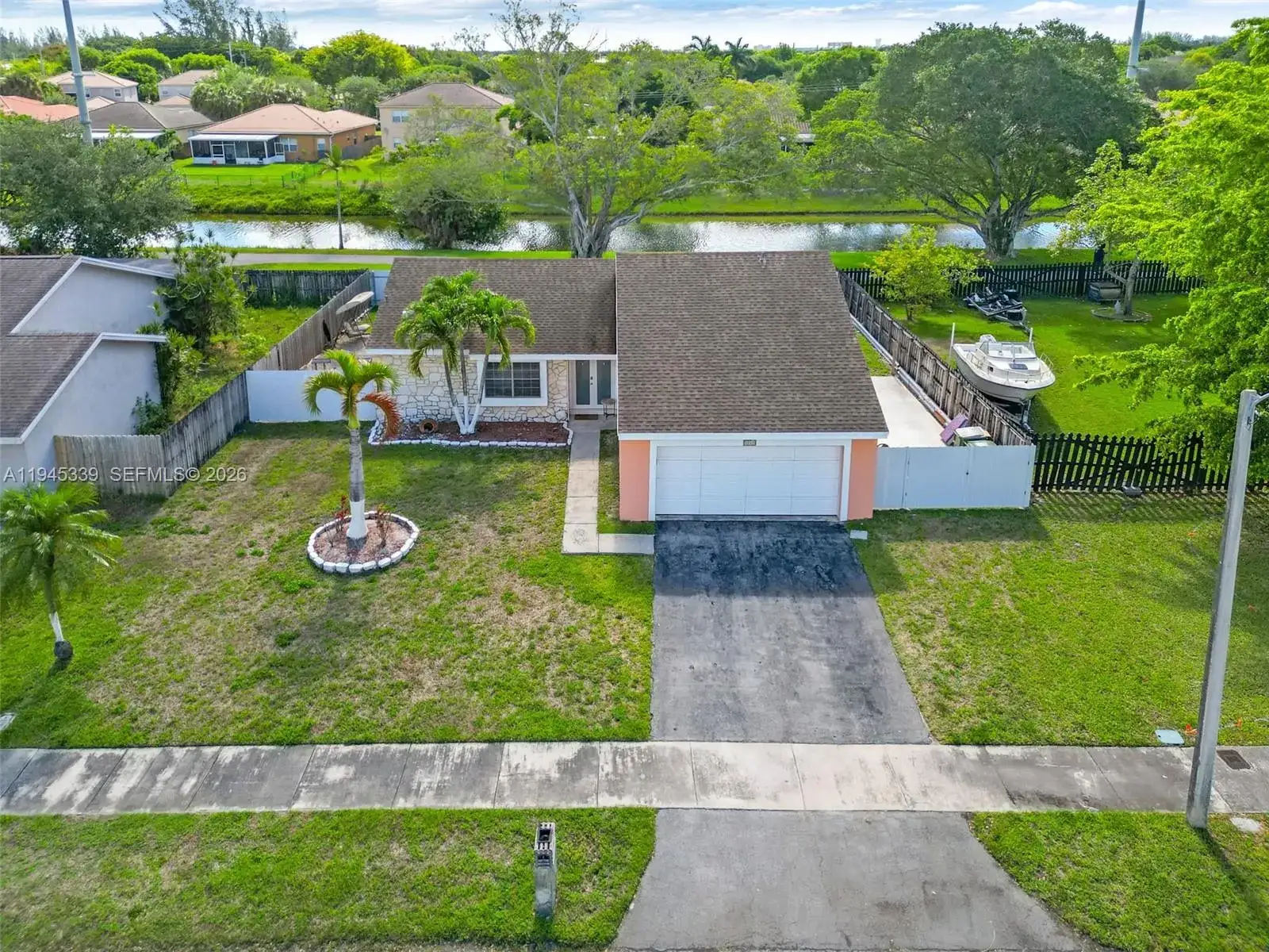 3 bedroom 2 bath Residential for sale at 1747 N Goldeneye Ln, Homestead FL 33035