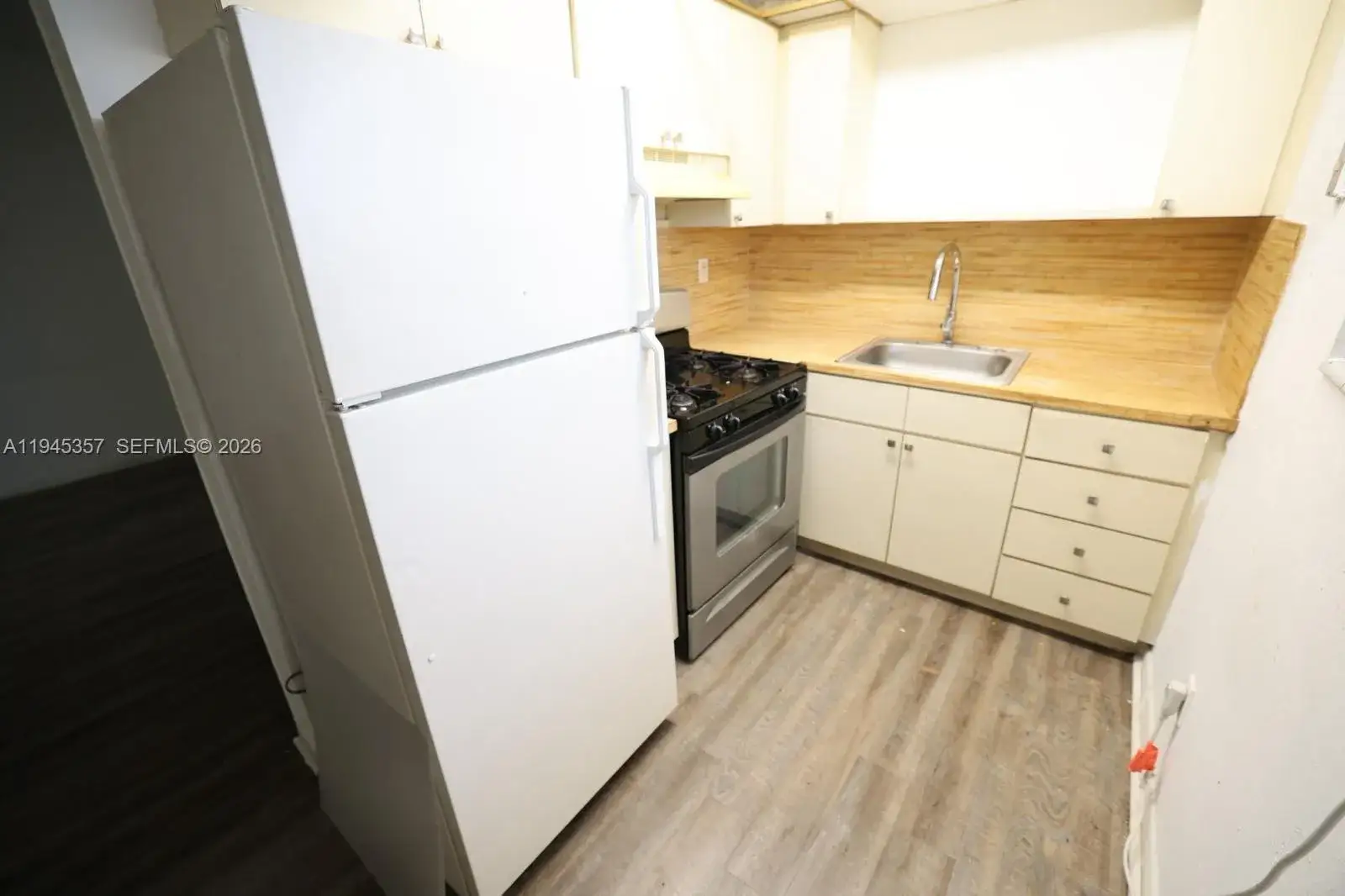 1 bedroom 1 bath Residential Lease for rent at 2799 E 4th Ave # 18, Hialeah FL 33013