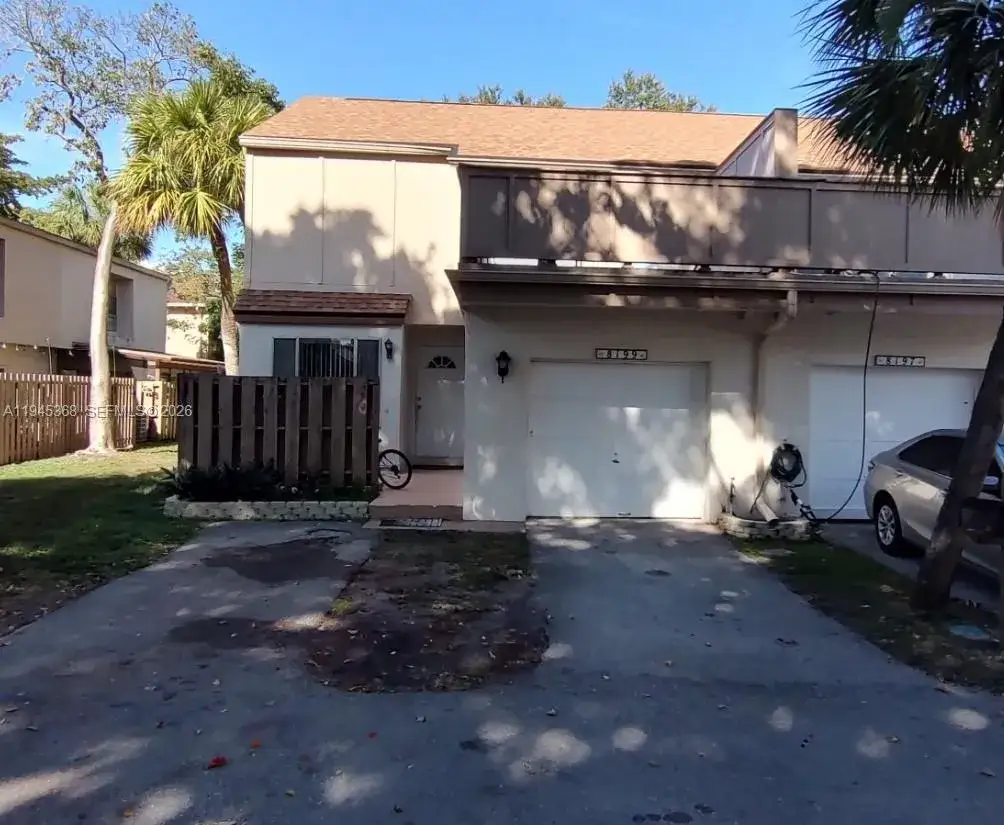 3 bedroom 2 bath Residential for sale at 8199 NW 8th Mnr # 1, Plantation FL 33324