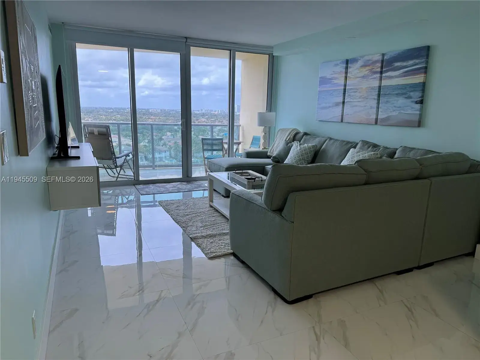 1 bedroom 1 bath Residential for sale at 2501 S Ocean Dr # 1530, Hollywood FL 33019