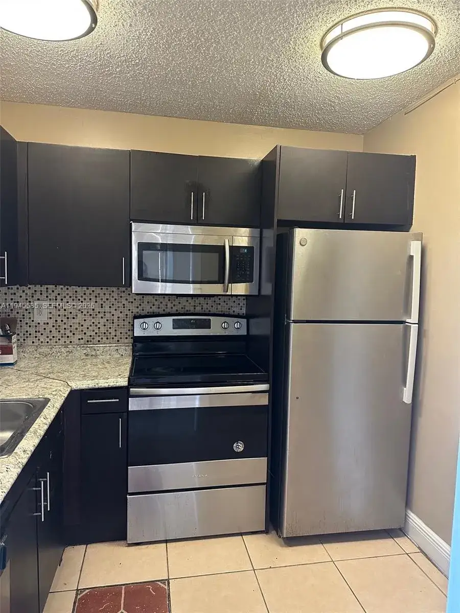 2 bedroom 2 bath Residential for sale at 488 NW 165th St Rd # 115, Miami FL 33169
