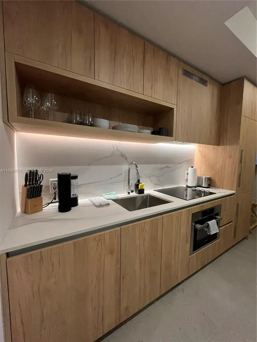 1 bath Residential Lease for rent at 11 NE 6TH # 1006, Miami FL 33132