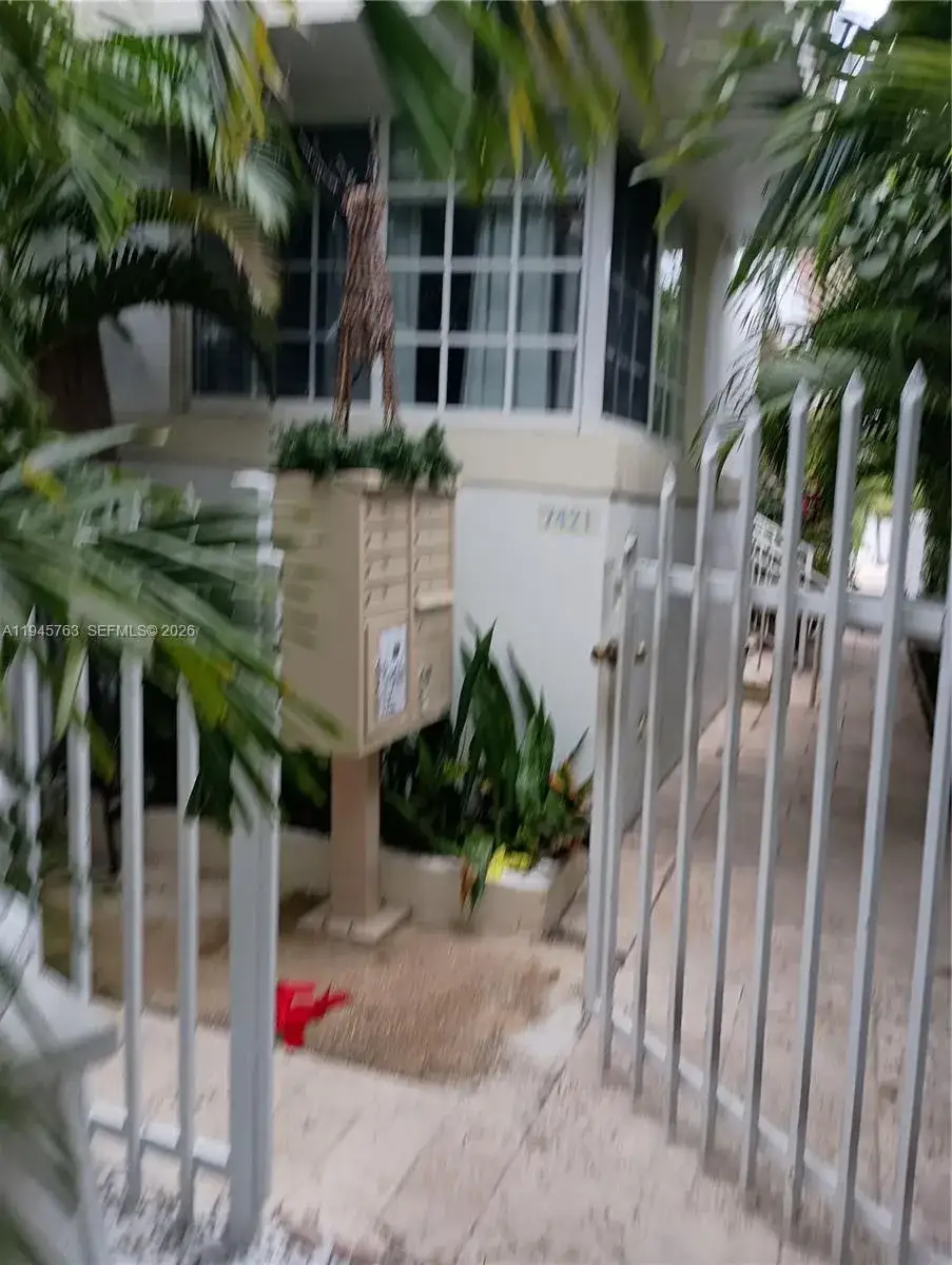 1 bedroom 1 bath Residential Lease for rent at 7421 Carlyle Ave # 3, Miami Beach FL 33141