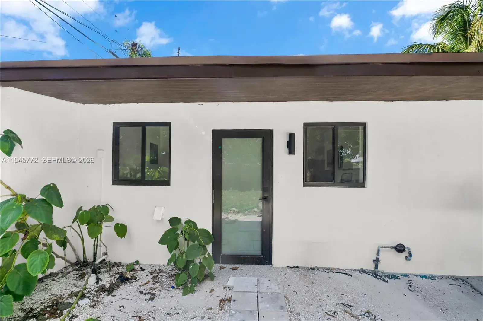 1 bedroom 1 bath Residential Lease for rent at 3040 NW 93rd St # A, Miami FL 33147