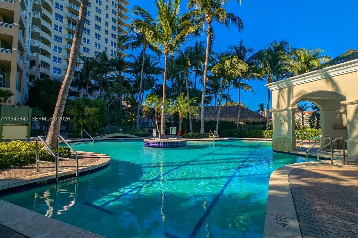 1 bedroom 1 bath Residential for sale at 19501 W Country Club Dr # 511, Aventura FL 33180