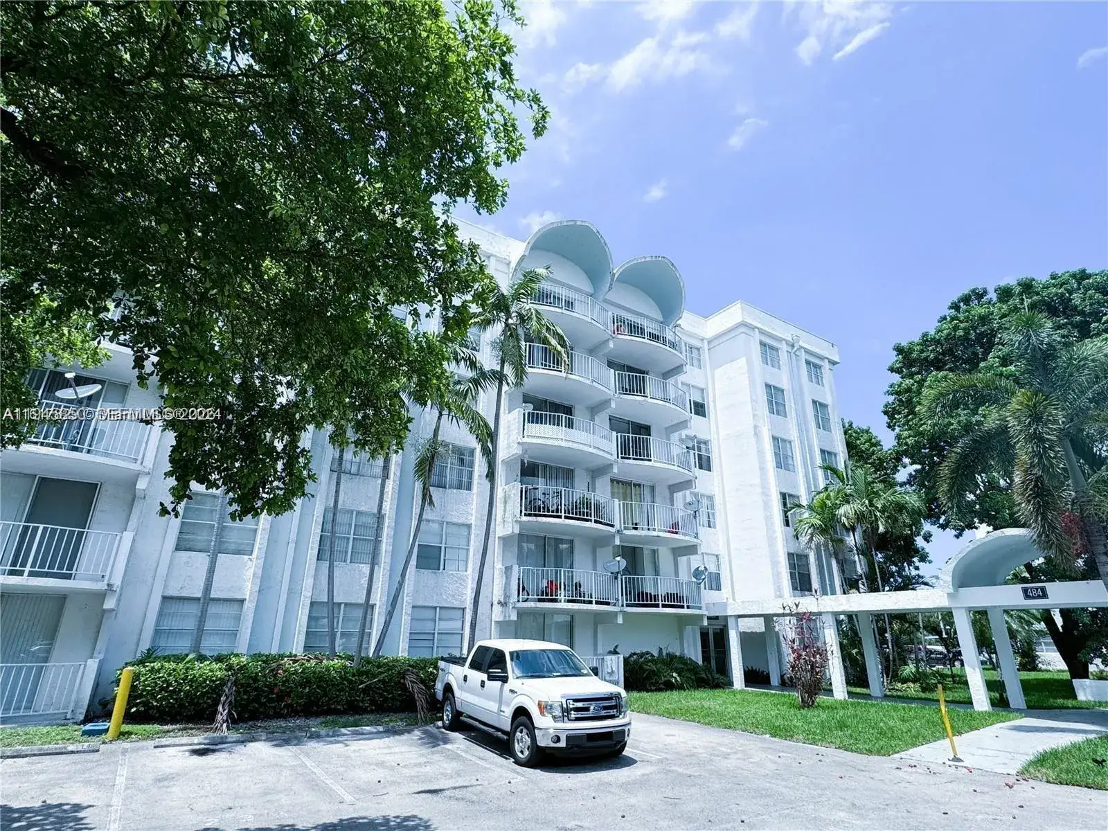 1 bedroom 1 bath Residential Lease for rent at 484 NW 165th St Rd # 314, Miami FL 33169