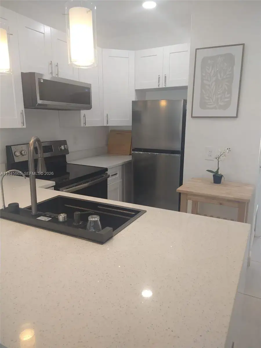 1 bedroom 1 bath Residential for sale at 600 Layne Blvd # 122, Hallandale Beach FL 33009