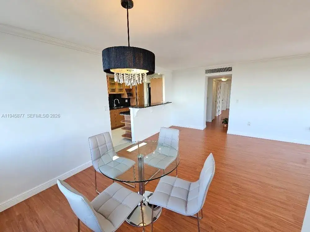 2 bedroom 2 bath Residential for sale at 1300 NE Miami Gardens Dr # 706E, Miami FL 33179