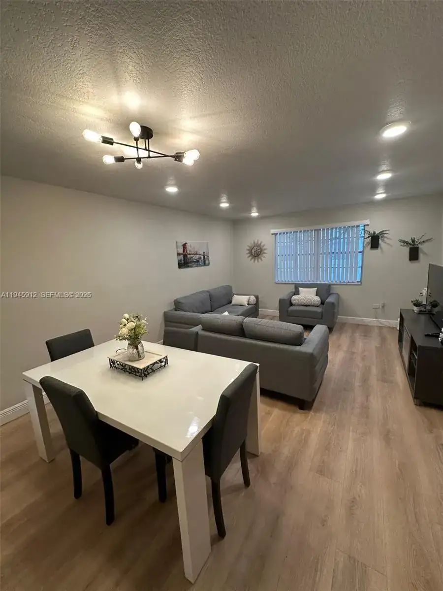 2 bedroom 1 bath Residential Lease for rent at 17255 SW 95th Ave # 104, Palmetto Bay FL 33157
