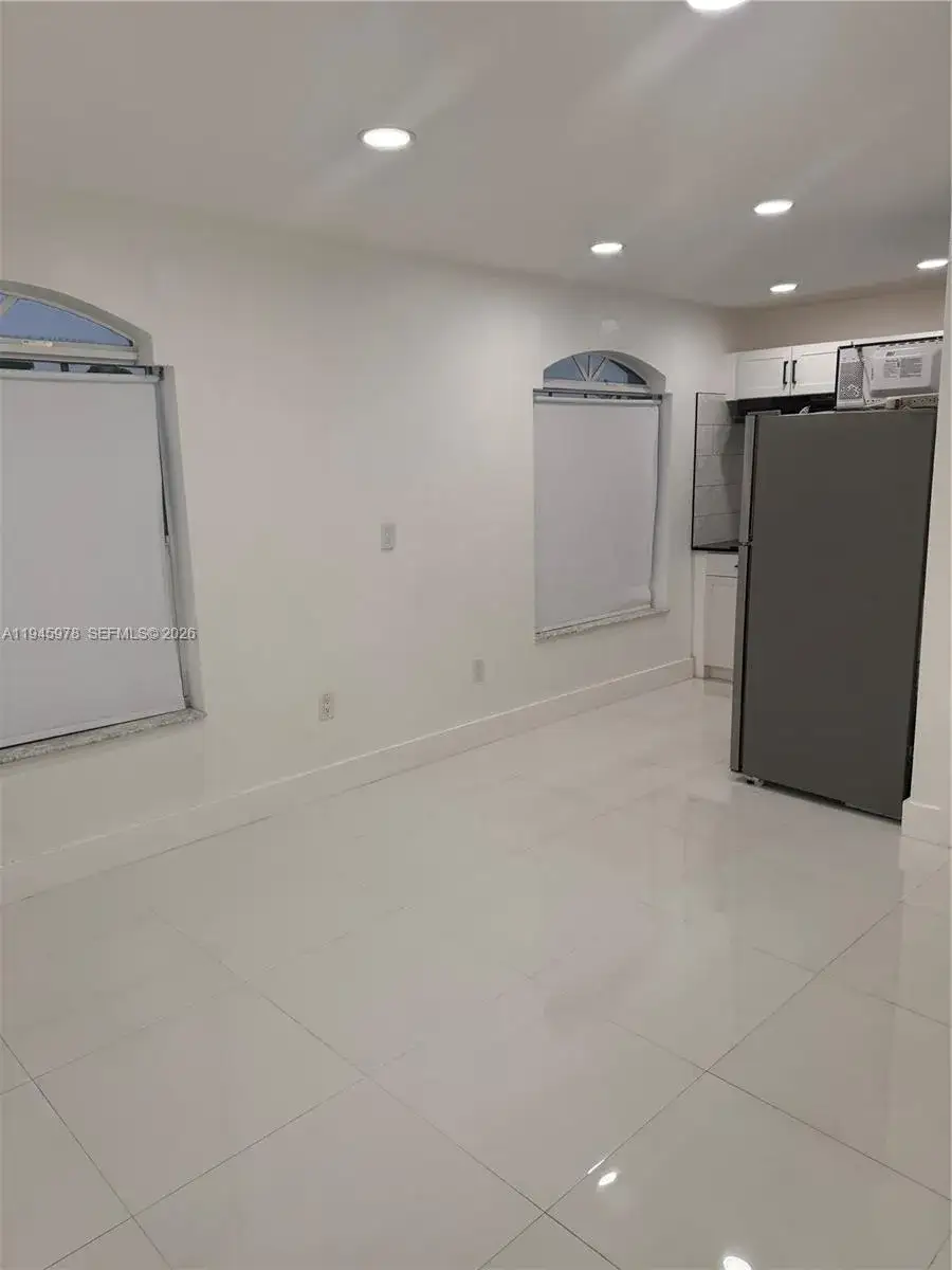 1 bedroom 1 bath Residential Lease for rent at 14320 SW 147th Ct # E1, Miami FL 33196