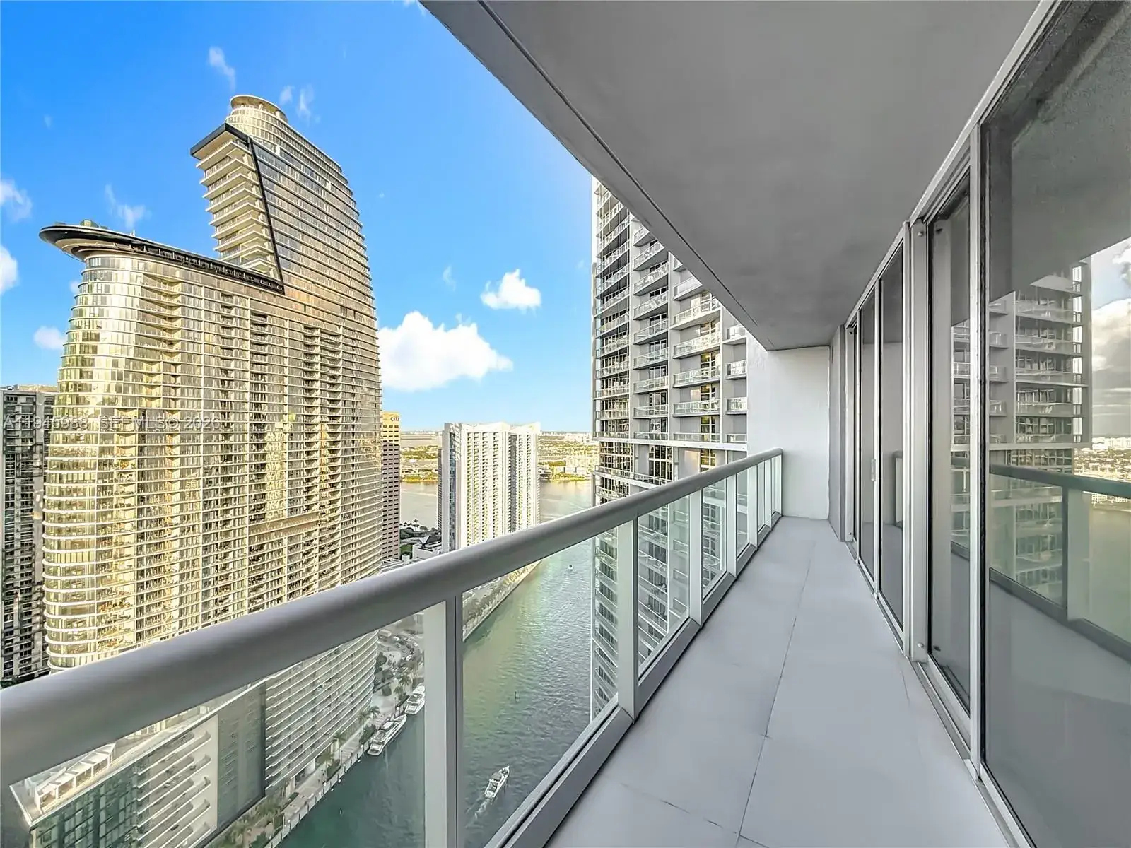 2 bedroom 2 bath Residential Lease for rent at 475 Brickell Ave # 4215, Miami FL 33131