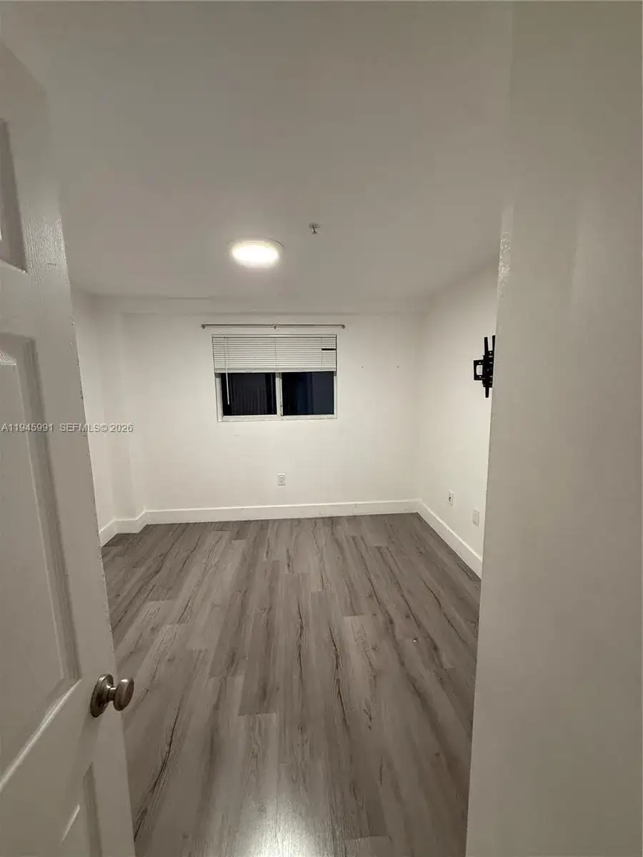 2 bedroom 1 bath Residential Lease for rent at 821 SW 2nd St # 6, Miami FL 33130