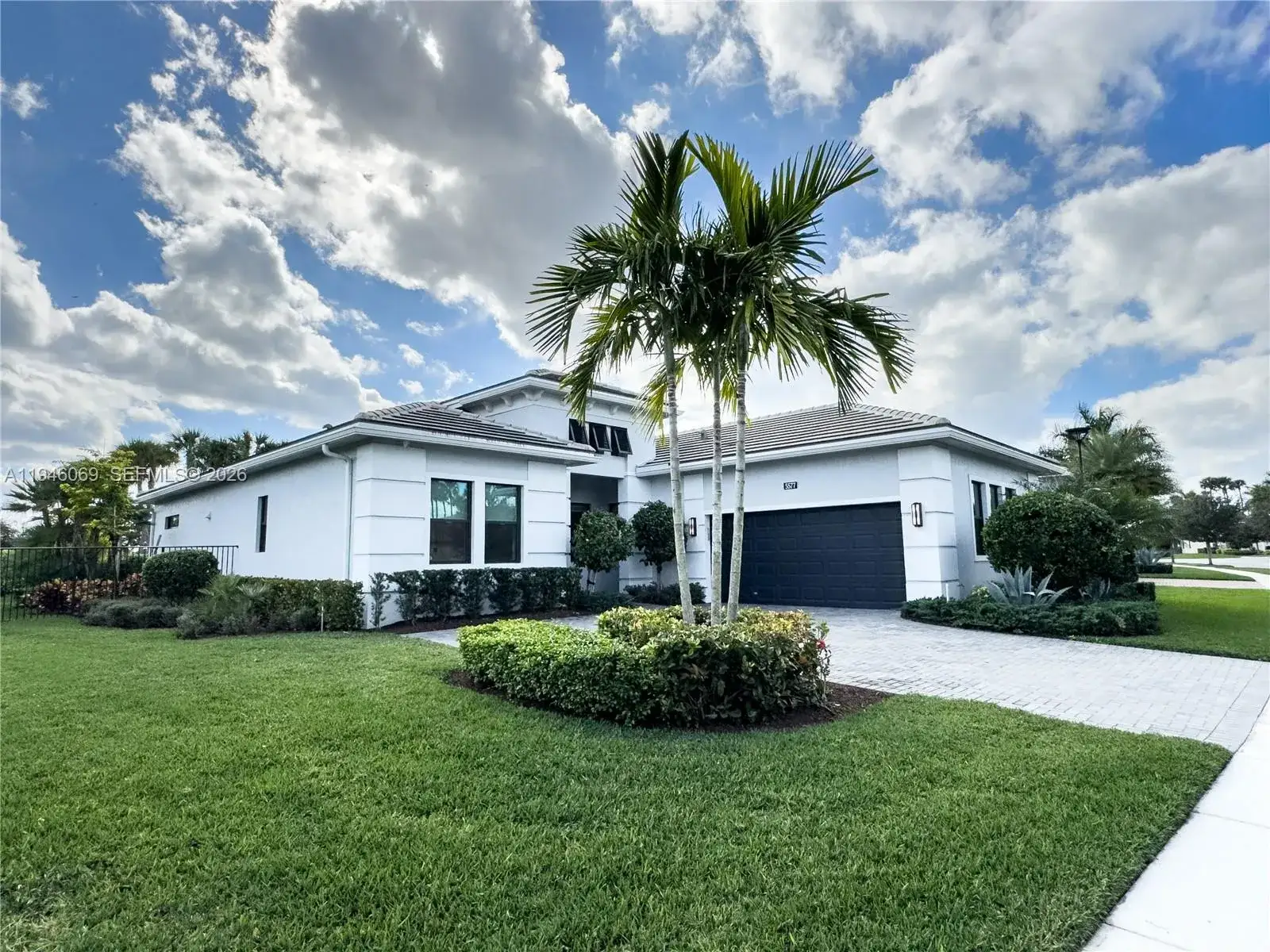 3 bedroom 3 bath Residential for sale at 5577 Saint Armands Way, Westlake FL 33470