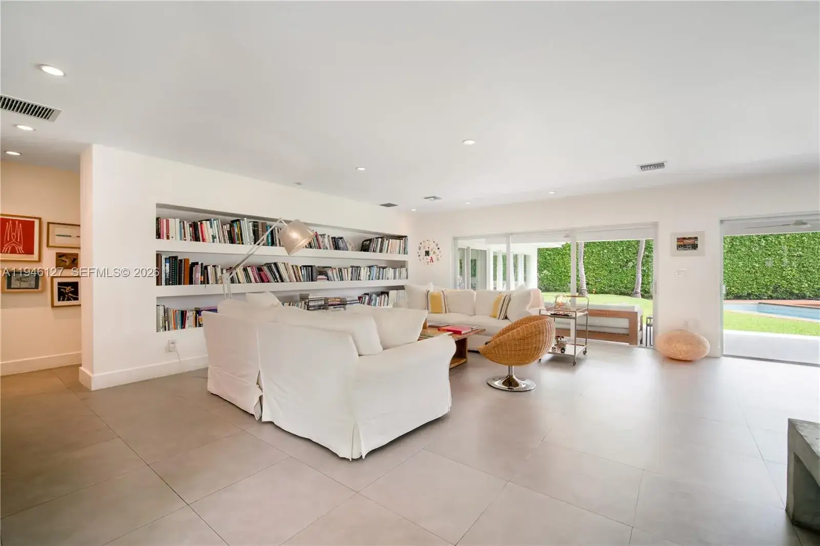5 bedroom 4 bath Residential for sale at 861 Harbor Dr, Key Biscayne FL 33149