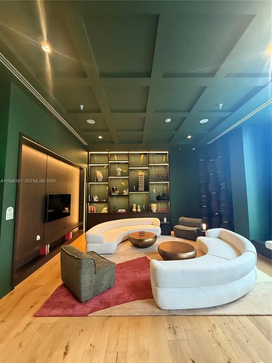 1 bath Residential for sale at 11 NE 6th # 706, Miami FL 33132
