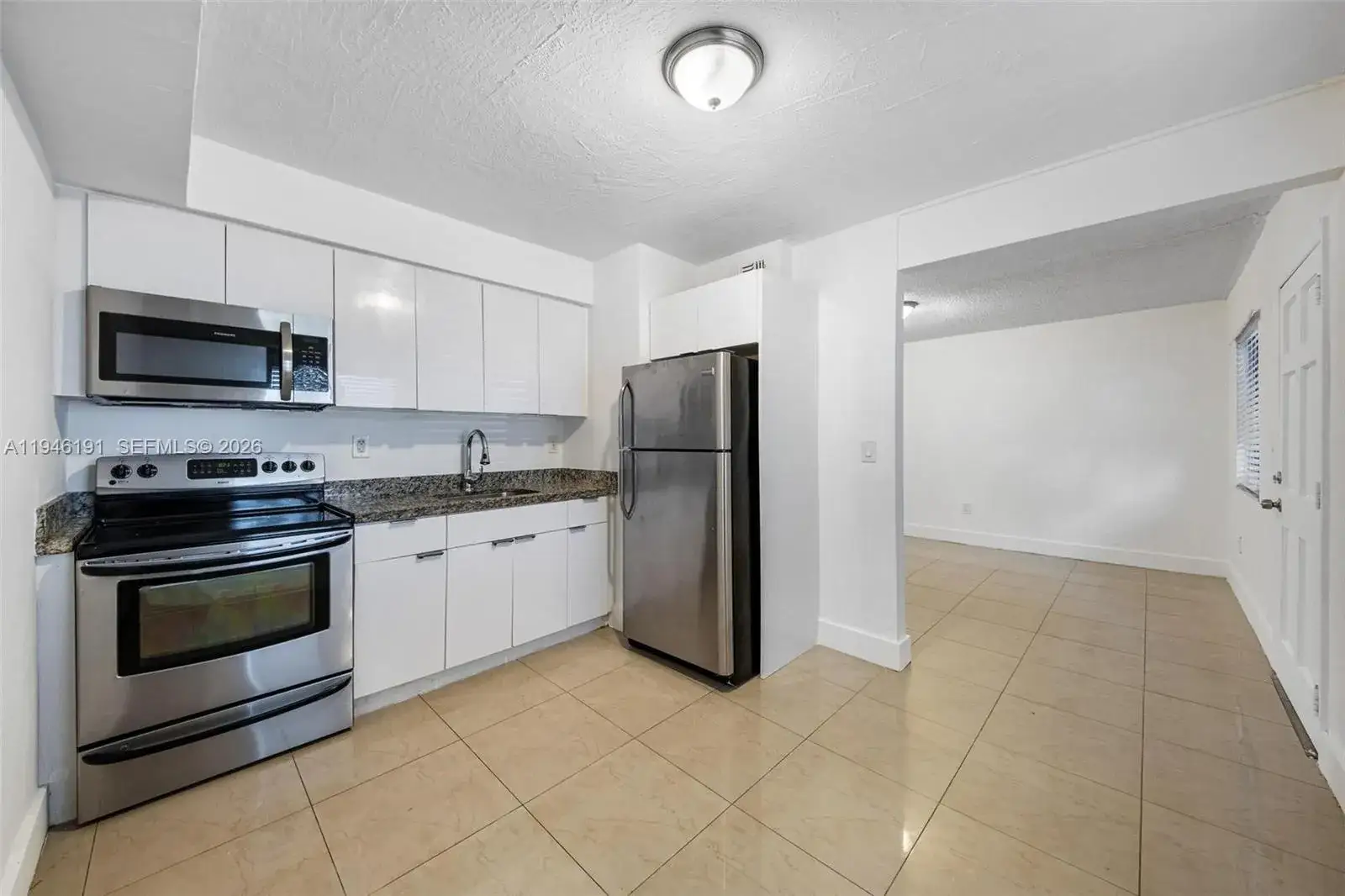 2 bedroom 1 bath Residential Lease for rent at 13251 Memorial Hwy # 20, North Miami FL 33161