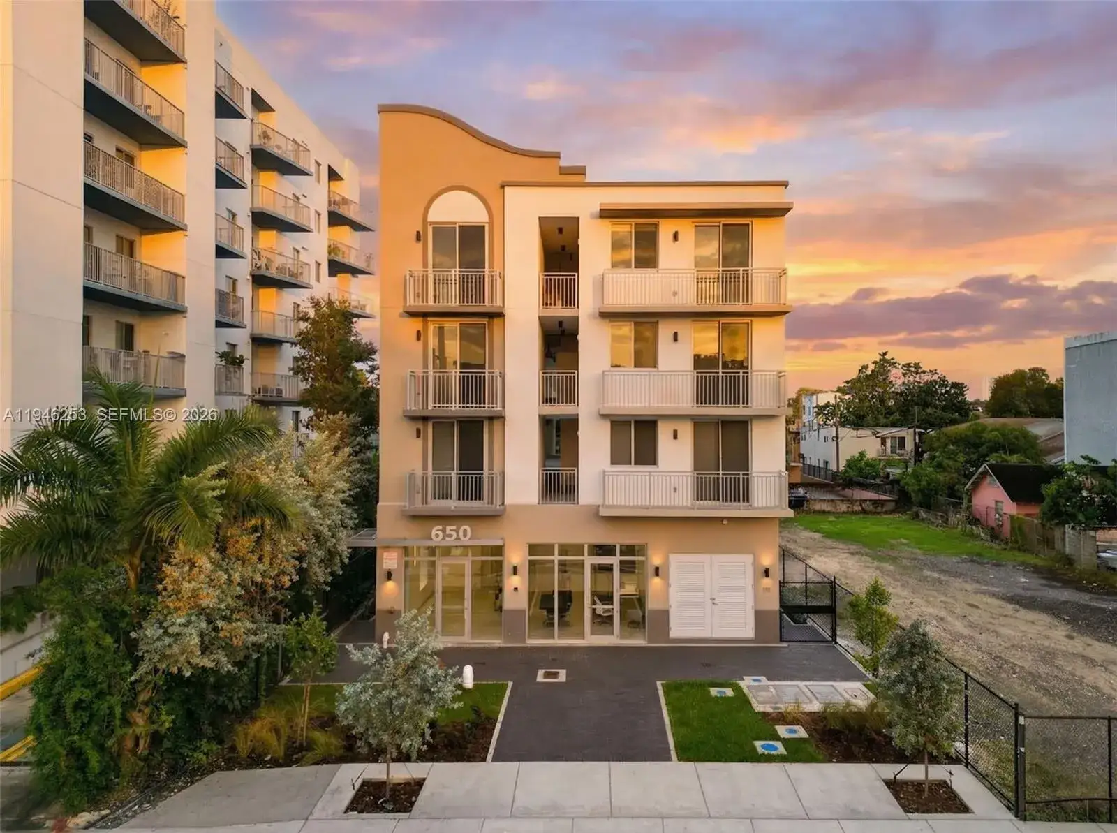 1 bath Residential Lease for rent at 650 SW 1st St # 305, Miami FL 33130