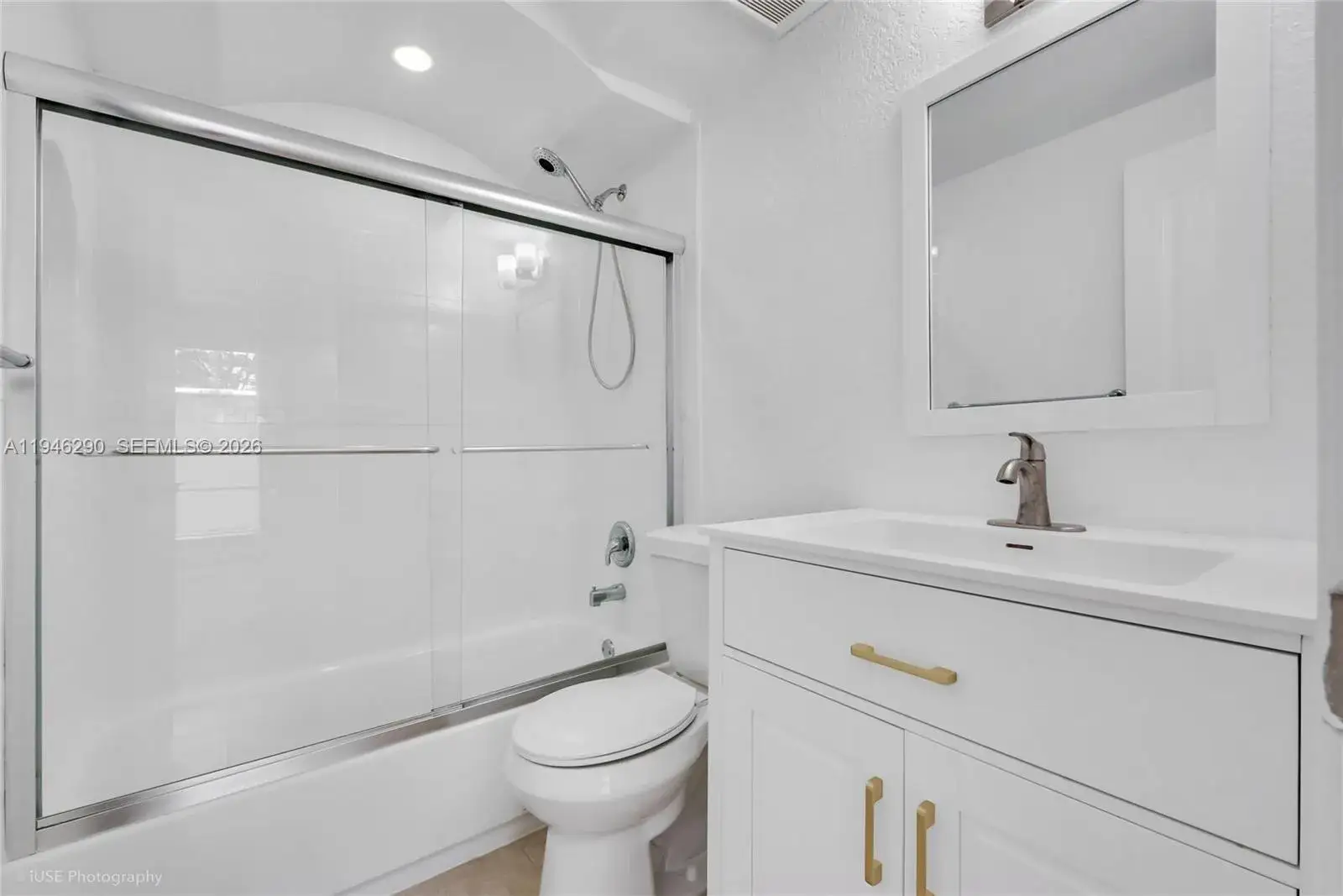 2 bedroom 2 bath Residential Lease for rent at 3245 Virginia St # 43, Miami FL 33133