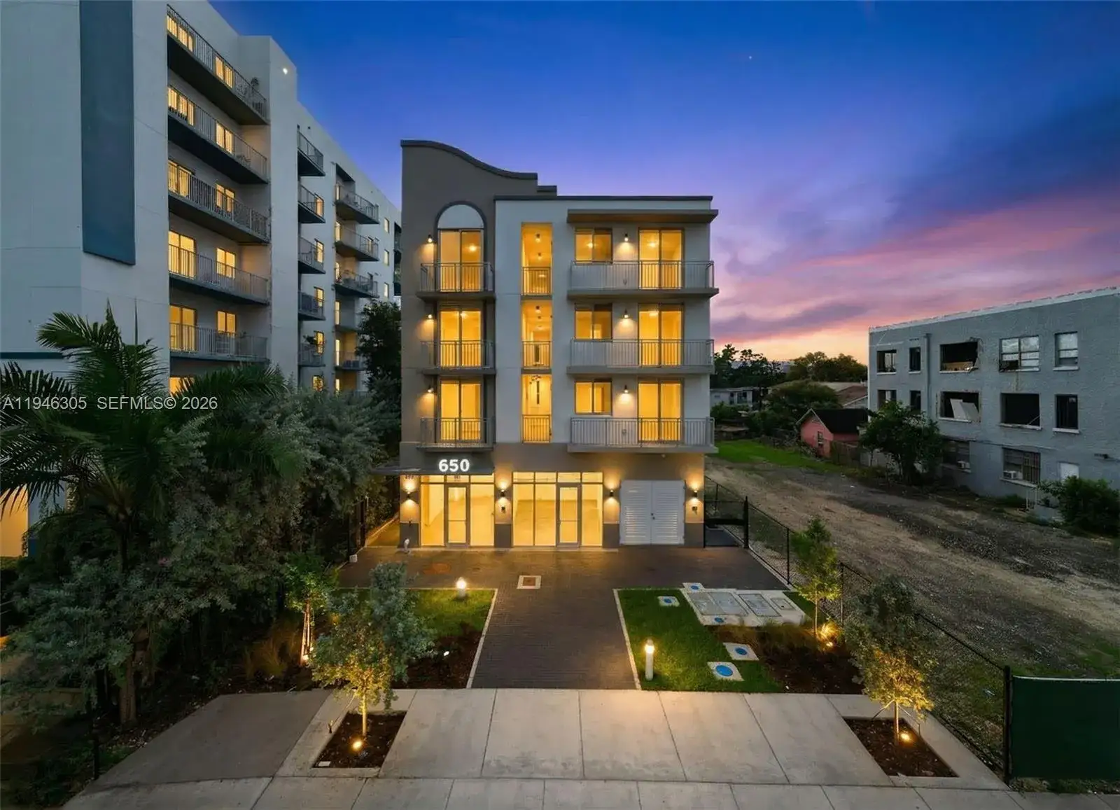 1 bedroom 1 bath Residential Lease for rent at 650 SW 1st St # 406, Miami FL 33130