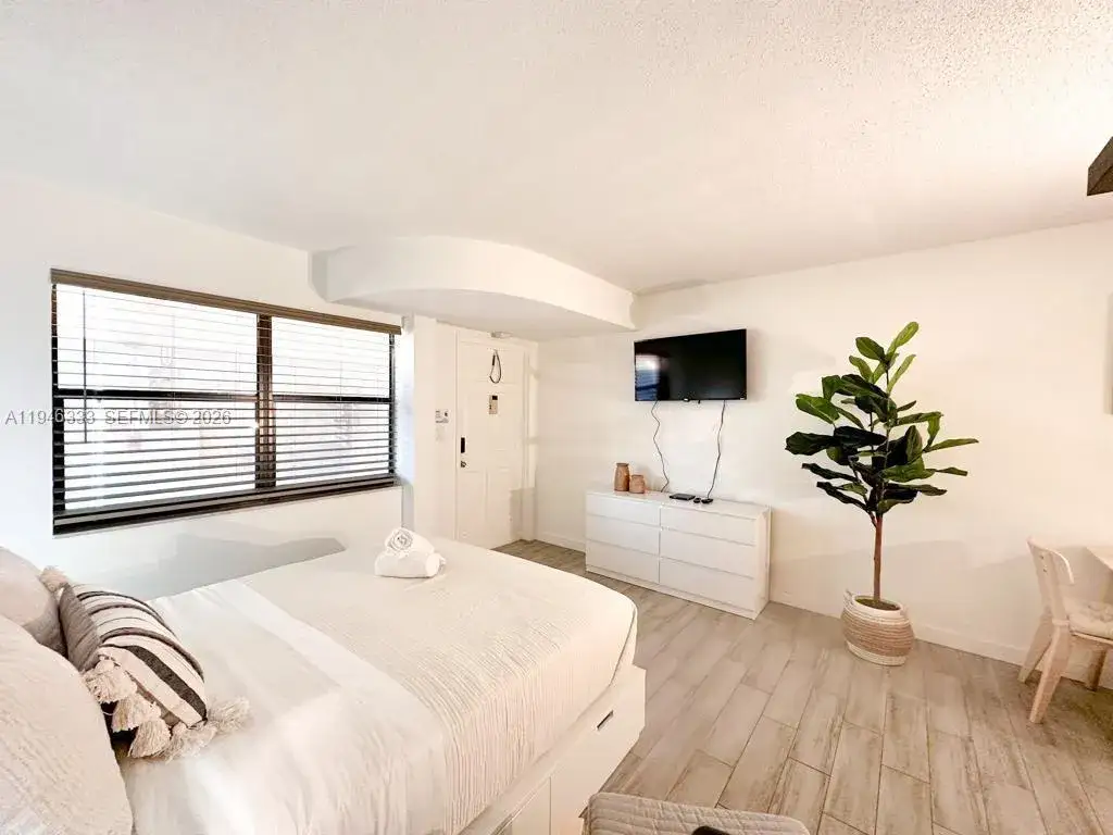 1 bedroom 1 bath Residential Lease for rent at 664 SE 20th Ave # 6, Deerfield Beach FL 33441