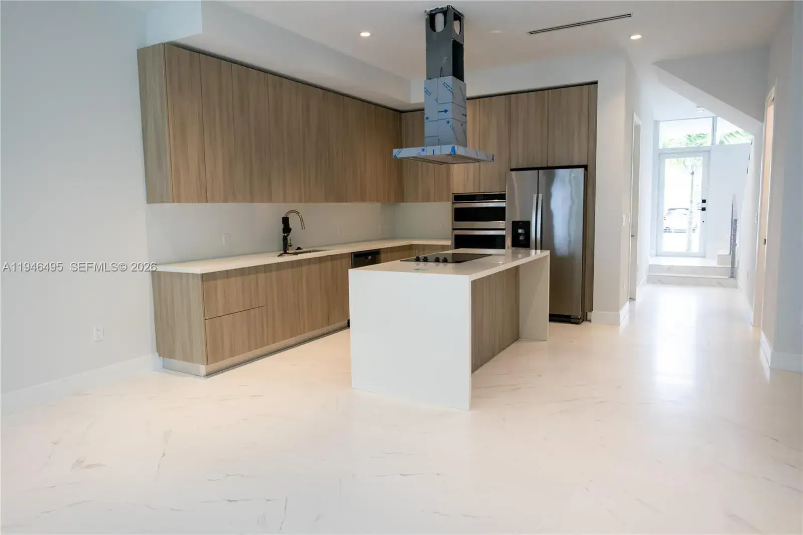 3 bedroom 2 bath Residential Lease for rent at 3374 Day Ave, Miami FL 33133