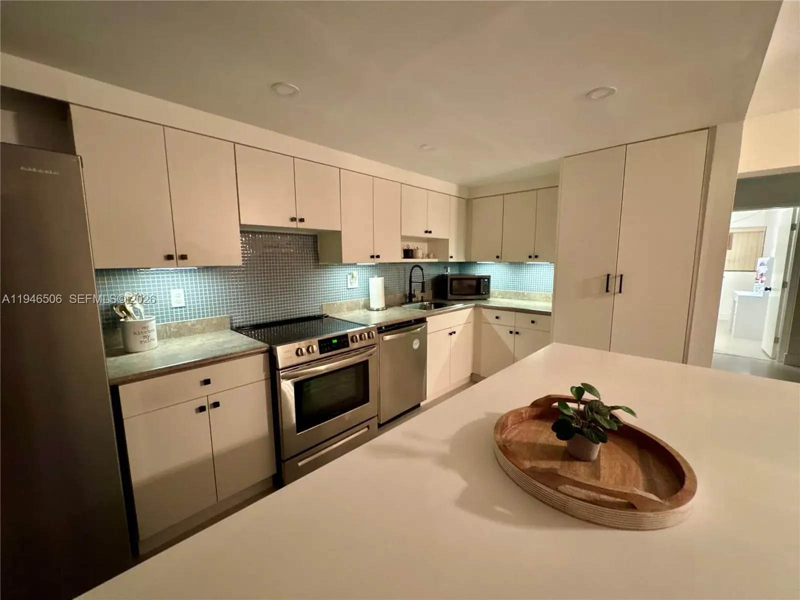 3 bedroom 3 bath Residential Lease for rent at 14293 Kendale Lakes Cir # 14293, Miami FL 33183