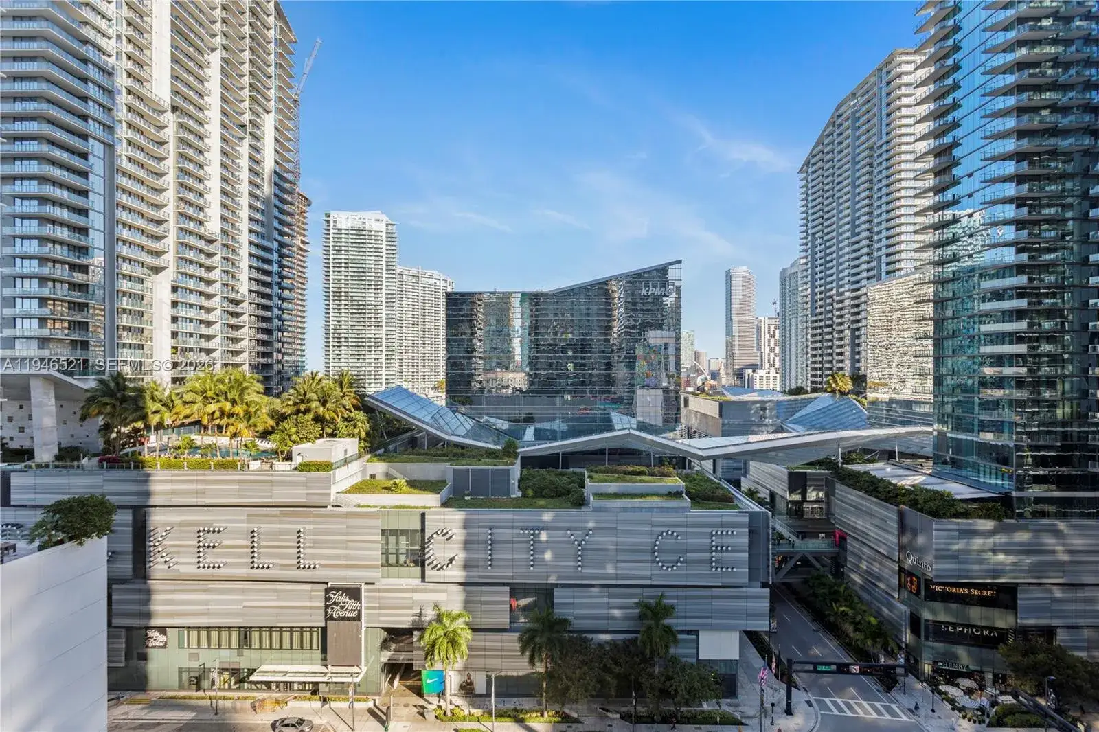 1 bedroom 1 bath Residential for sale at 45 SW 9th St # 1209, Miami FL 33130