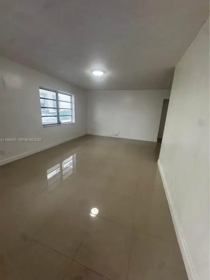 1 bedroom 1 bath Residential Lease for rent at 2019 Jackson St # 105, Hollywood FL 33020