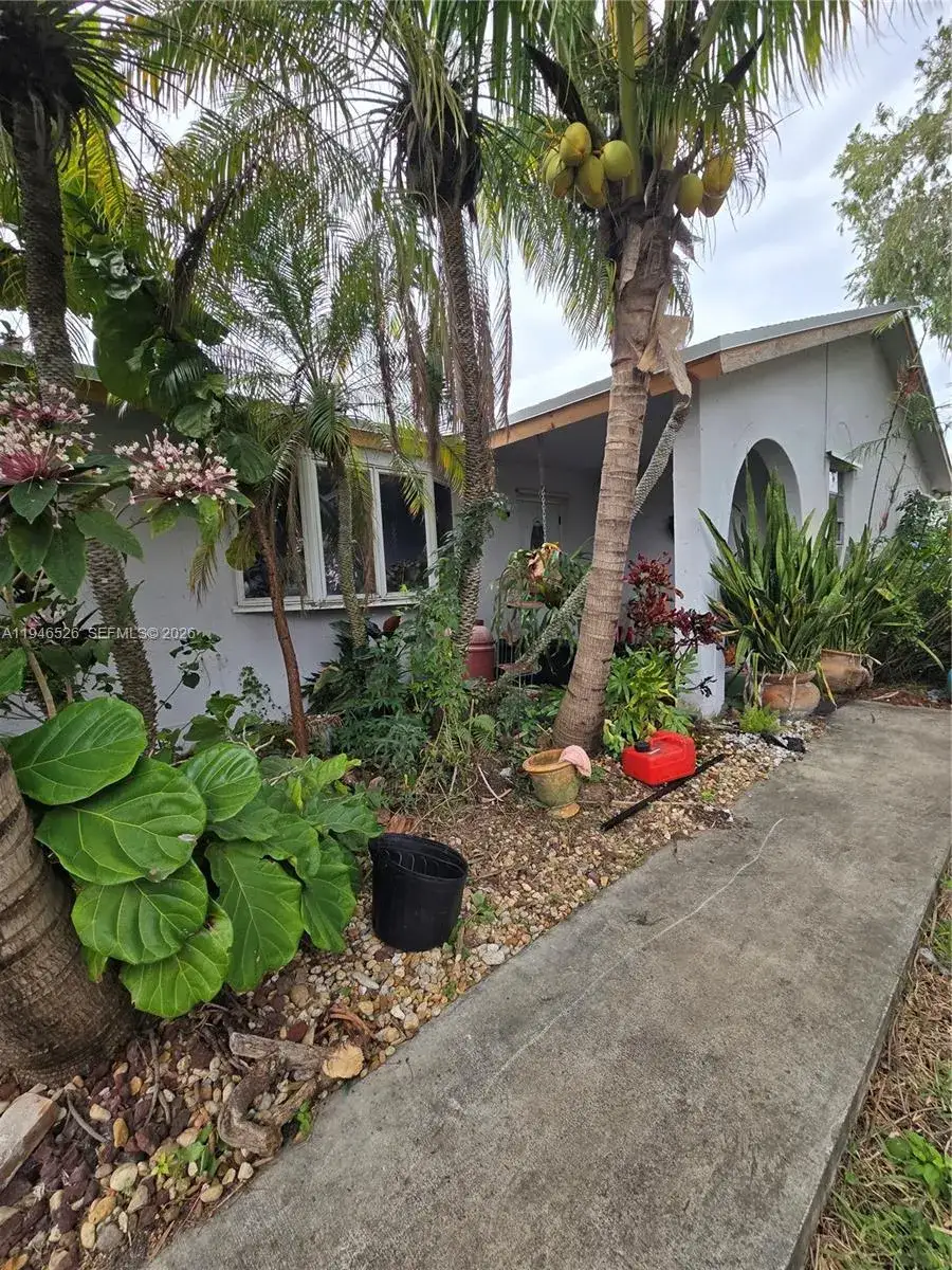 3 bedroom 2 bath Residential for sale at 28640 SW 142nd Ave, Homestead FL 33033