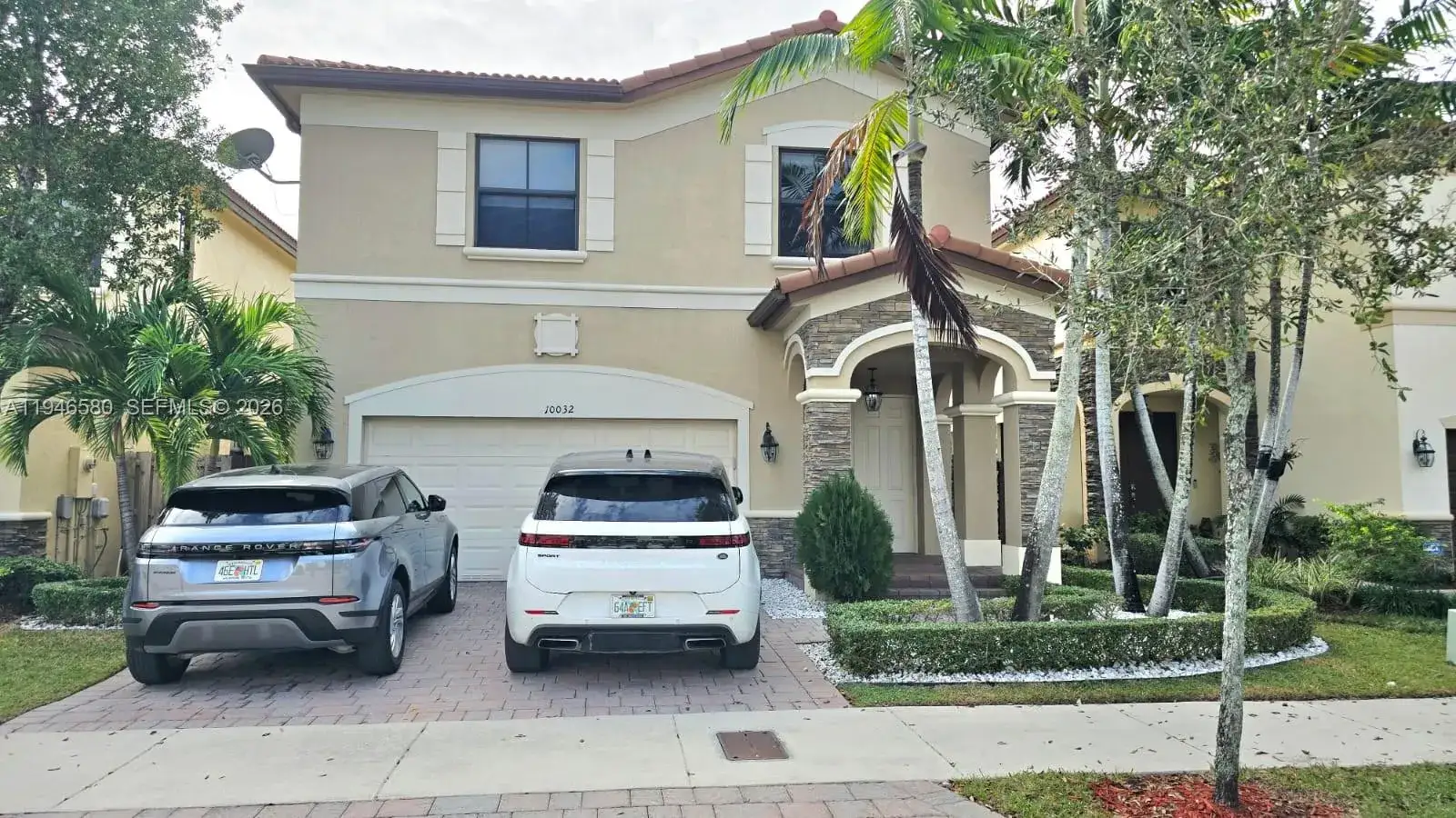 5 bedroom 4 bath Residential Lease for rent at 10032 NW 87th Ter, Doral FL 33178