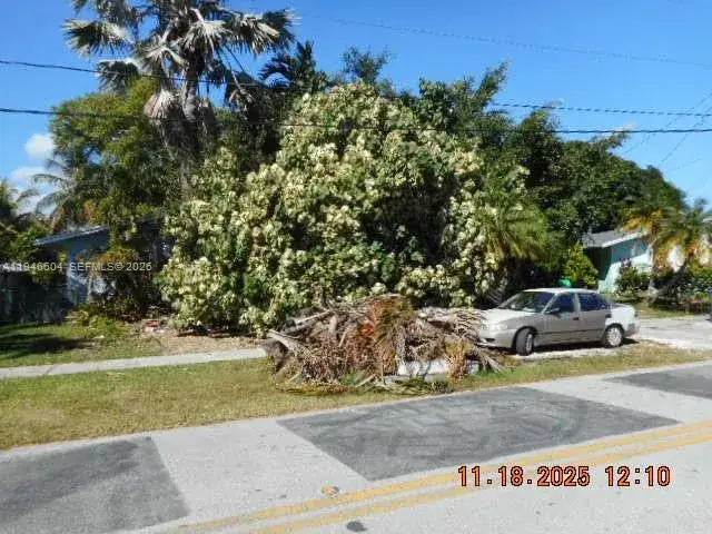 3 bedroom 2 bath Residential for sale at 19010 Bel Aire Dr, Cutler Bay FL 33157