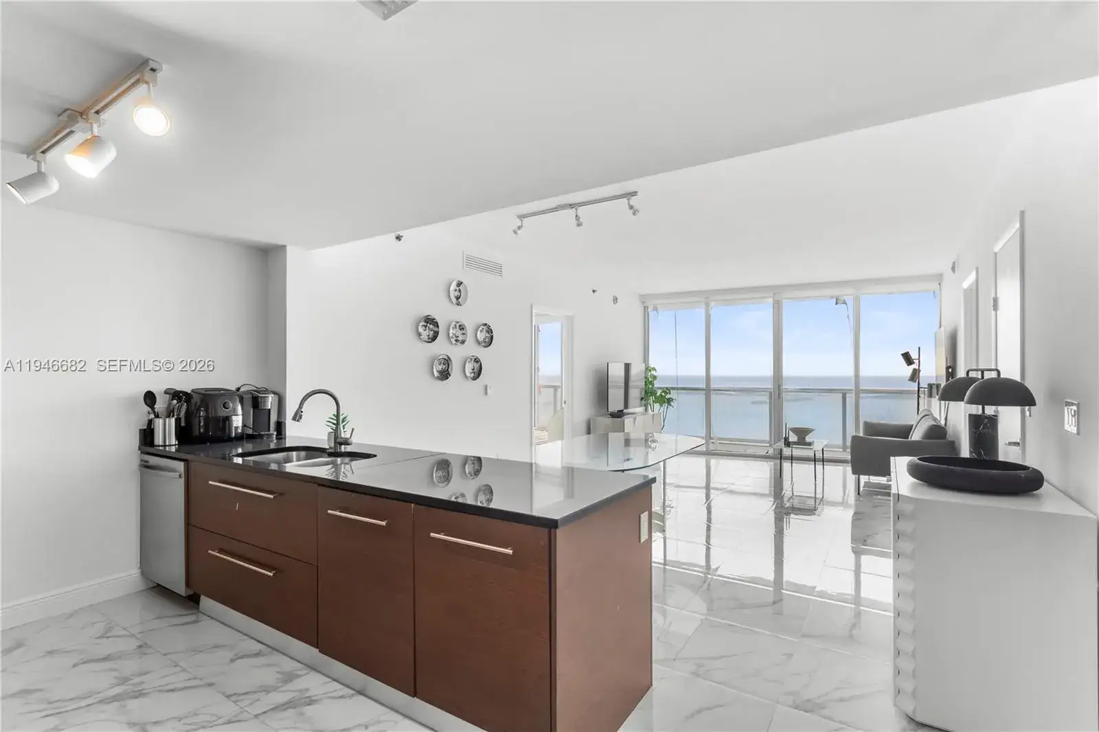 2 bedroom 2 bath Residential for sale at 465 Brickell Ave # 5505, Miami FL 33131