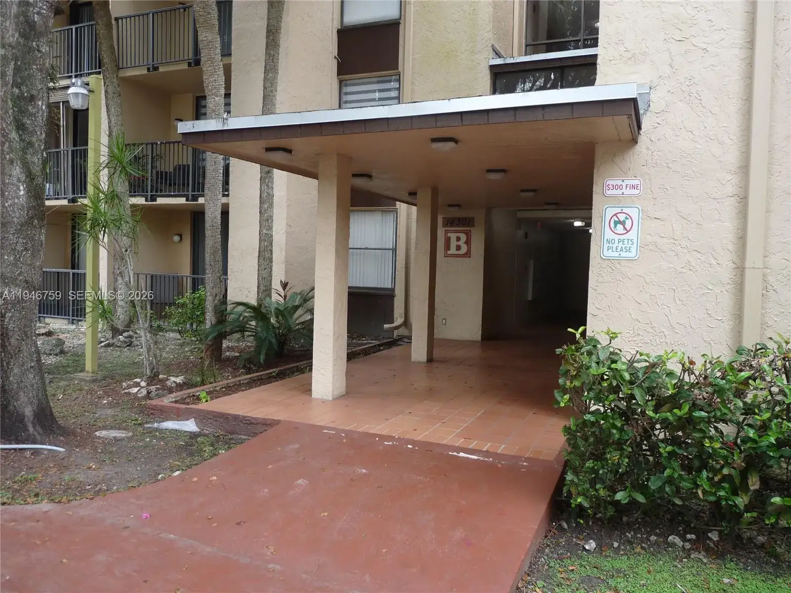 1 bedroom 1 bath Residential Lease for rent at 14301 N Kendall Dr # 203B, Miami FL 33186