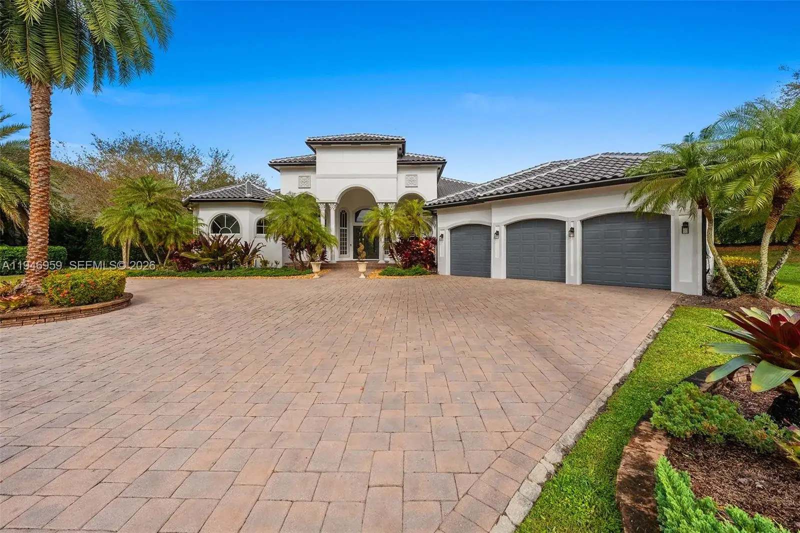 4 bedroom 4 bath Residential for sale at 12401 N Stonebrook Cir, Davie FL 33330