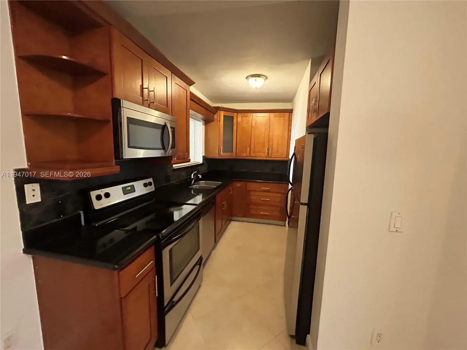 1 bedroom 1 bath Residential Lease for rent at 2880 Pine Tree Dr # 9, Miami Beach FL 33140