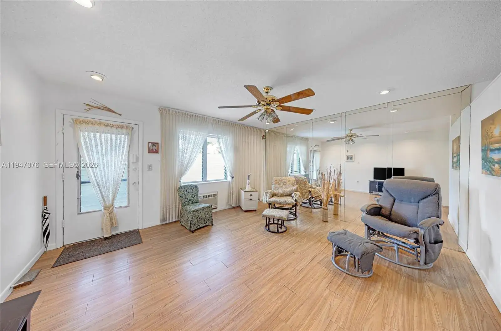 1 bedroom 1 bath Residential for sale at 15600 NE 6th Ave # 28D, Miami FL 33162
