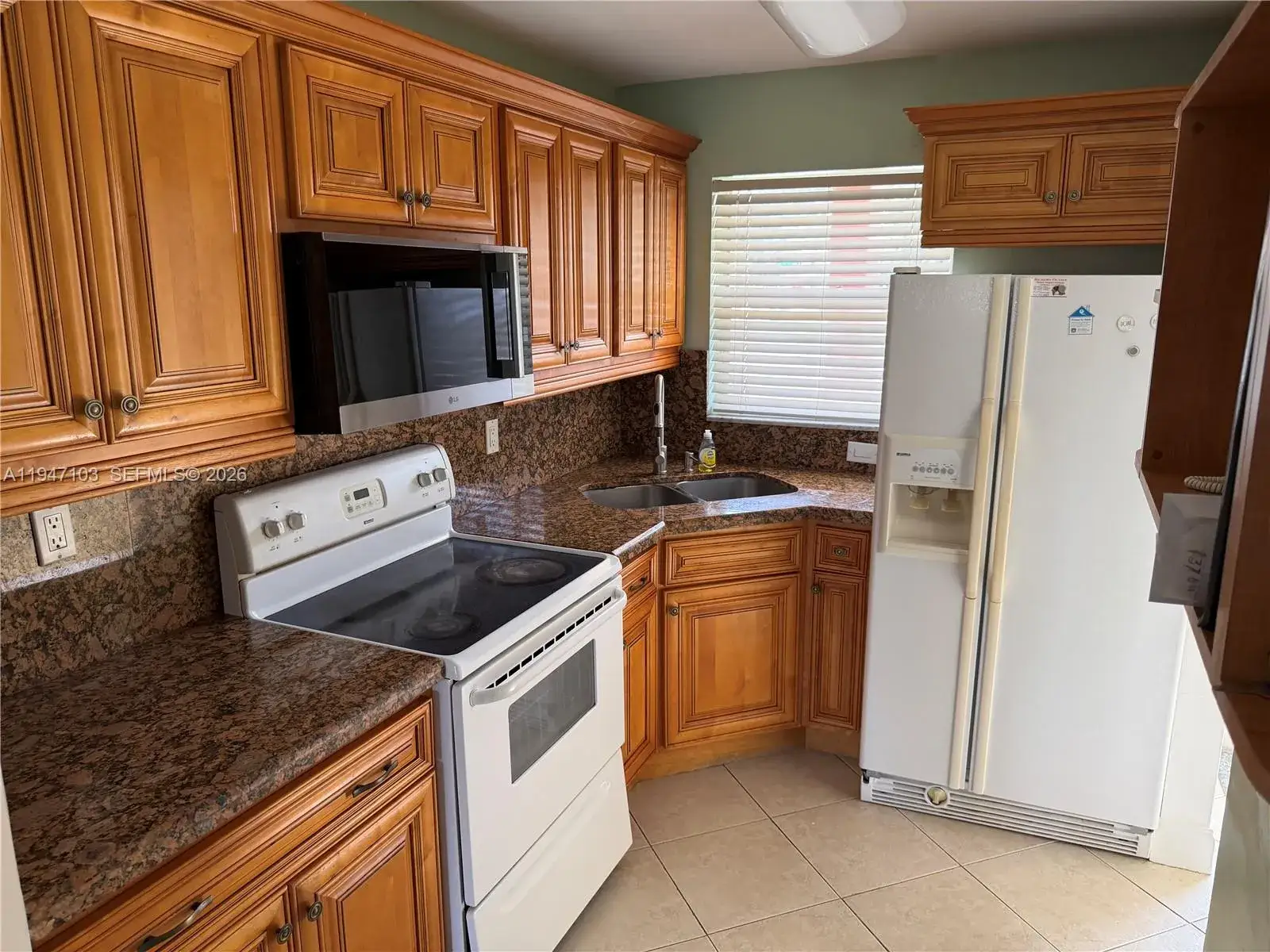 2 bedroom 2 bath Residential Lease for rent at 7891 N Sunrise Lakes Dr # 109, Sunrise FL 33322