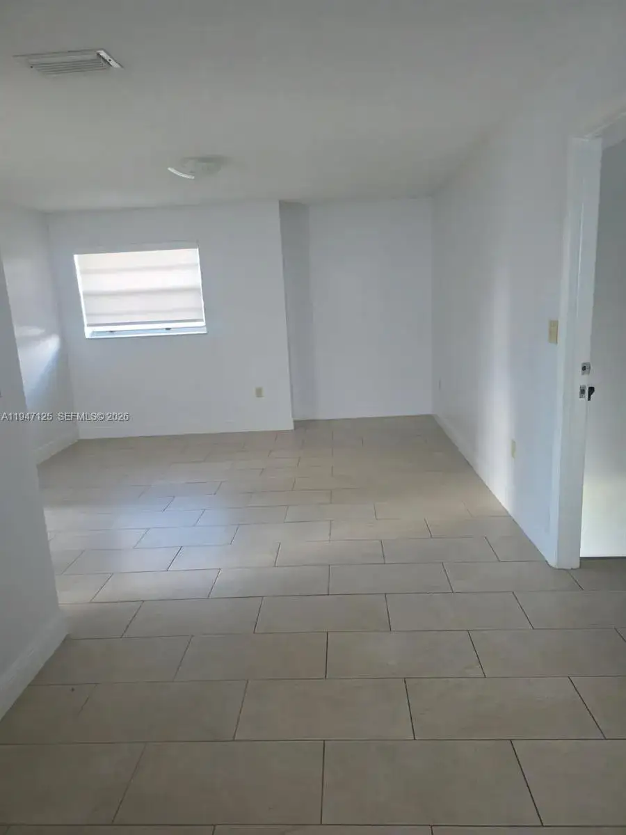 2 bedroom 1 bath Residential Lease for rent at 1575 NW 1st ST # 3, Miami FL 33125