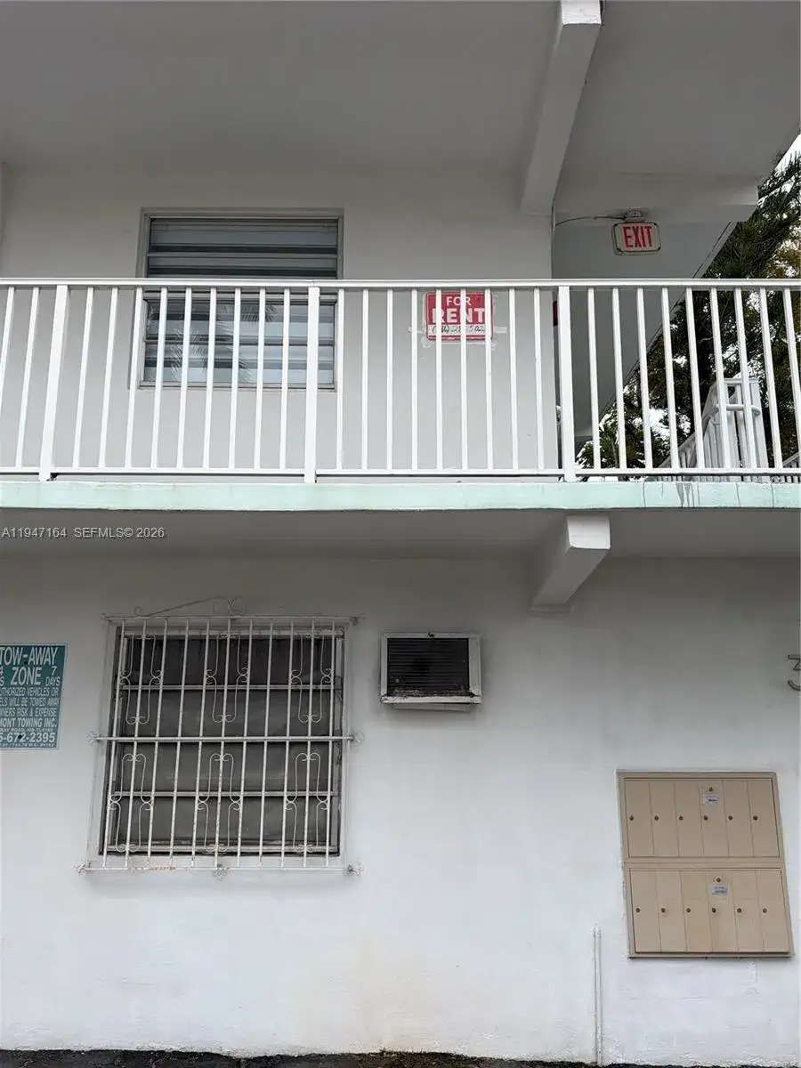 1 bedroom 1 bath Residential Lease for rent at 323 Washington Ave # 12, Miami Beach FL 33139