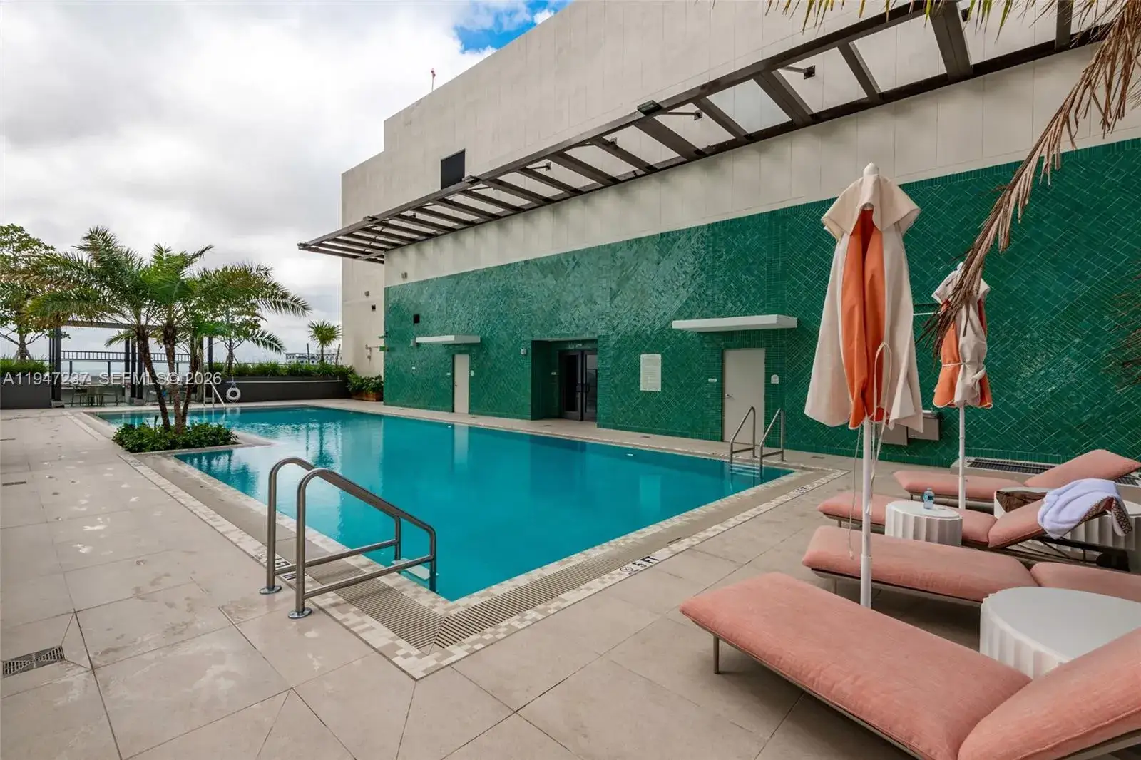 2 bedroom 2 bath Residential Lease for rent at 11 NE 6 ST # 814, Miami FL 33132
