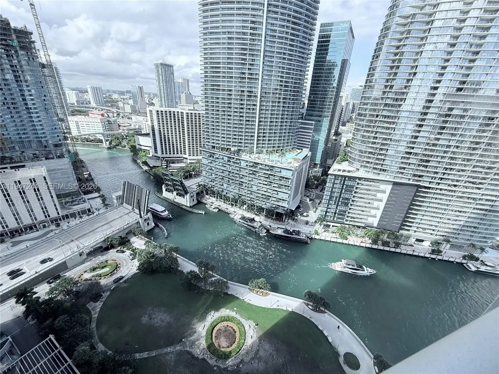 1 bedroom 1 bath Residential for sale at 465 Brickell Ave # 2906, Miami FL 33131