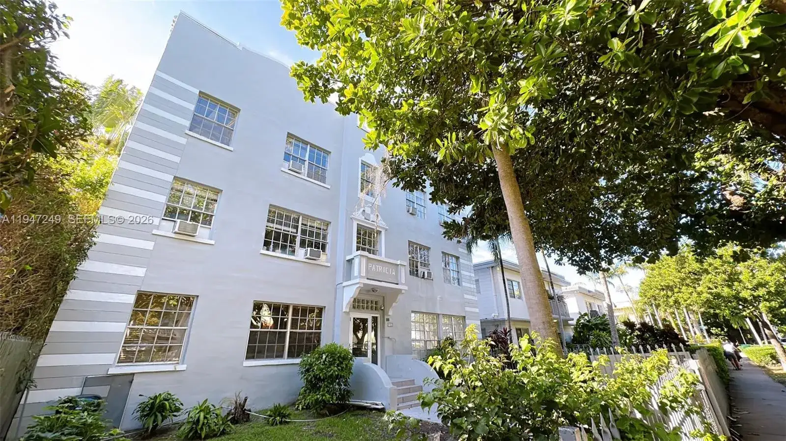 1 bedroom 1 bath Residential for sale at 842 Meridian Ave # 2C, Miami Beach FL 33139