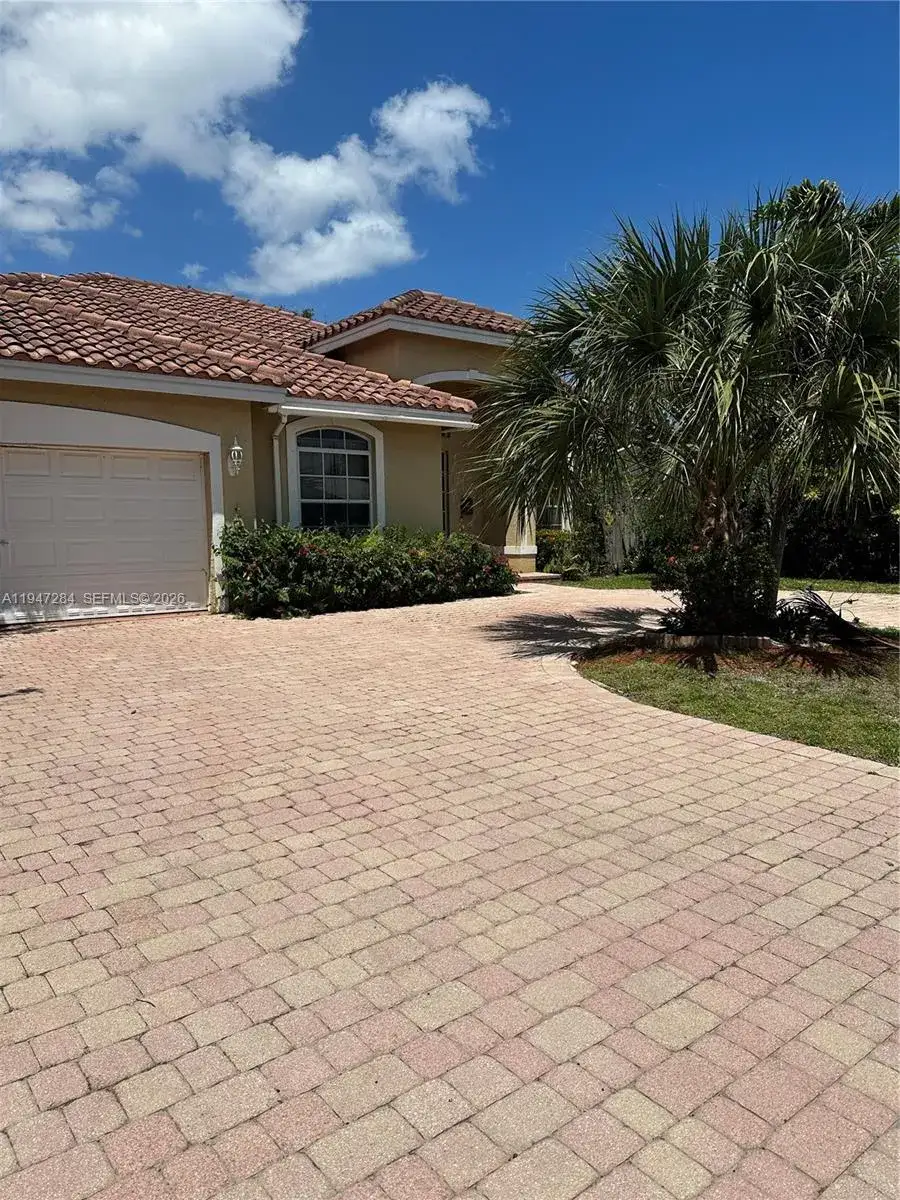 3 bedroom 3 bath Residential for sale at 2501 NE 22nd St, Pompano Beach FL 33062