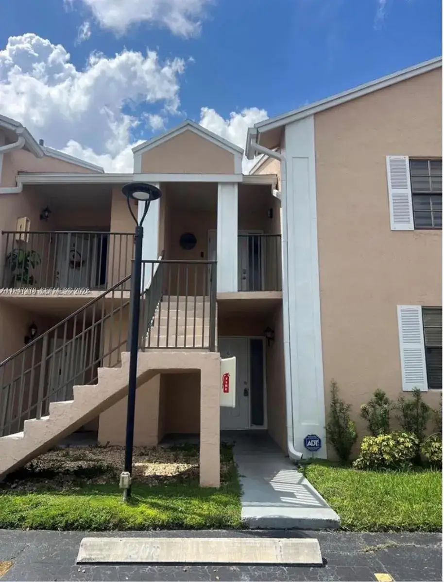 2 bedroom 2 bath Residential for sale at 1200 N Liberty Ave # 1200G, Homestead FL 33034