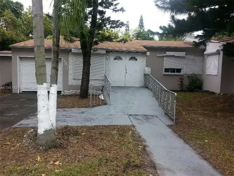 1 bedroom 1 bath Residential Lease for rent at 2447 Pierce St # 1, Hollywood FL 33020